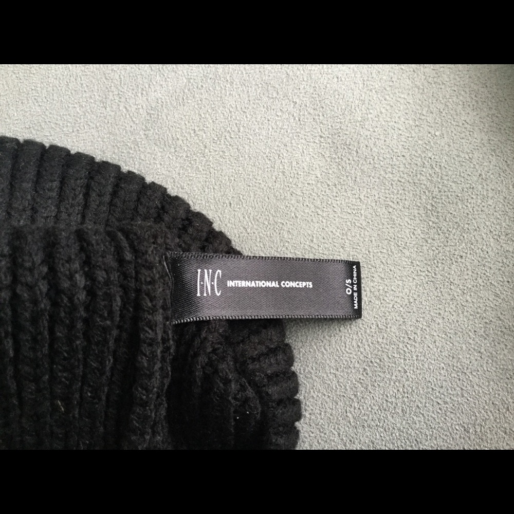 NWOT Gem embellished Hat and mittens - One Size - Picture 3 of 5